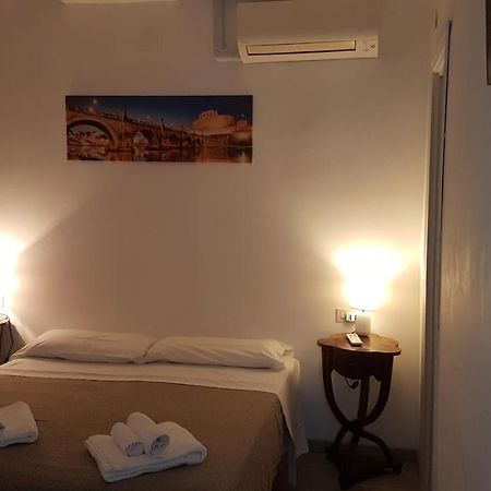 Domus Ferraro Hotel Rome Exterior photo