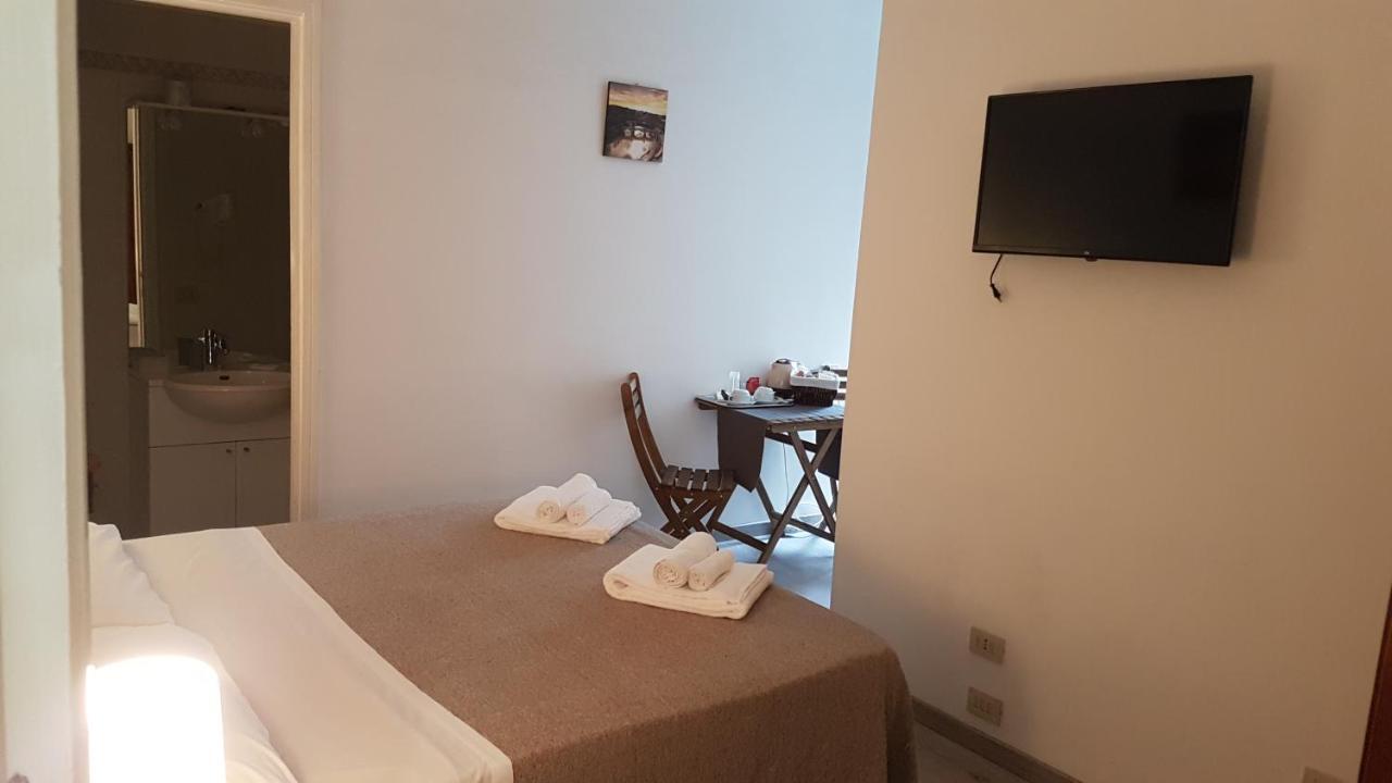 Domus Ferraro Hotel Rome Exterior photo